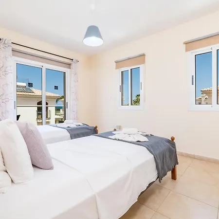 Hannah Протарас